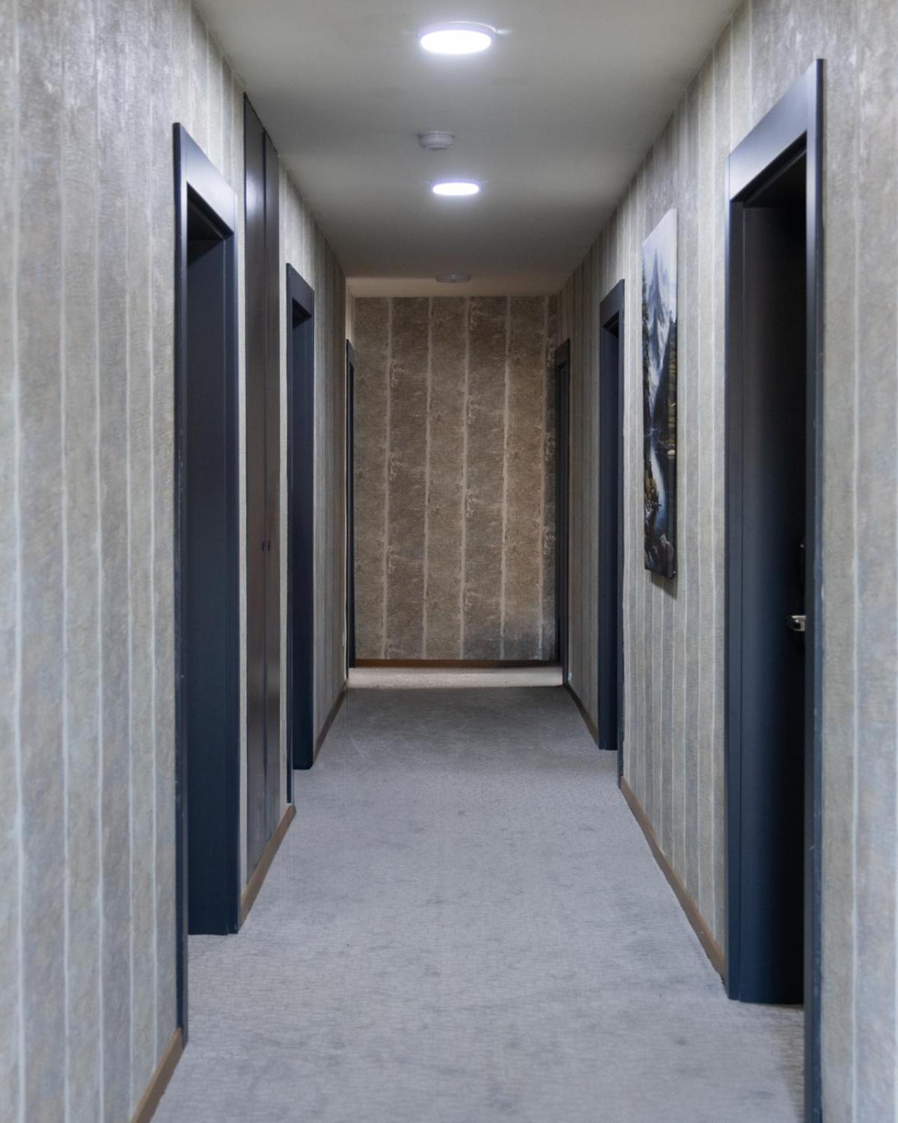 Vetus Hotel Pristina Exteriör bild