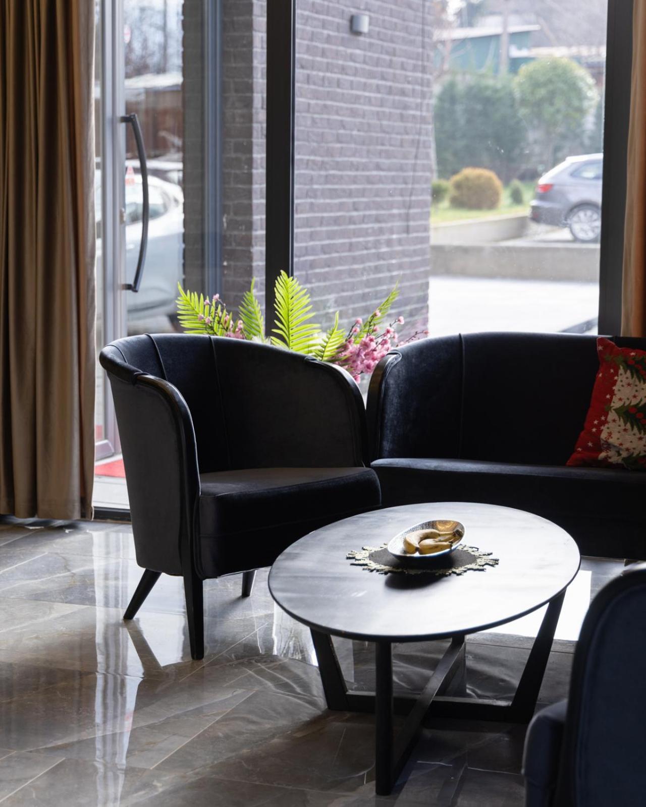 Vetus Hotel Pristina Exteriör bild