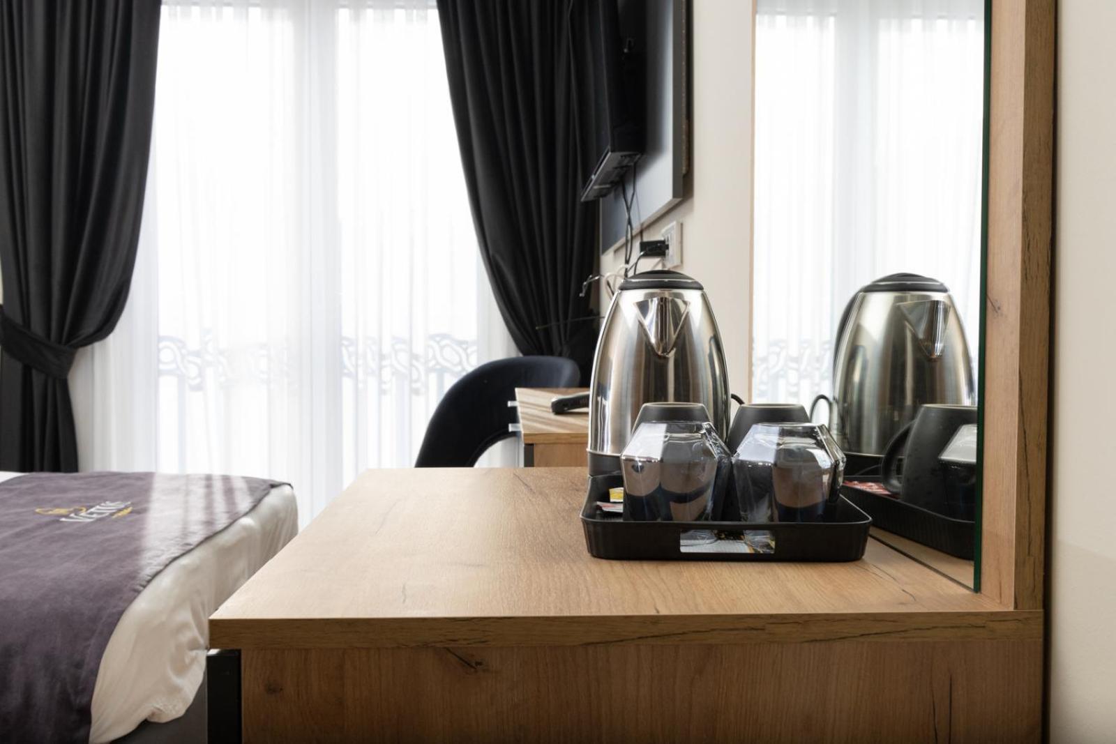 Vetus Hotel Pristina Exteriör bild