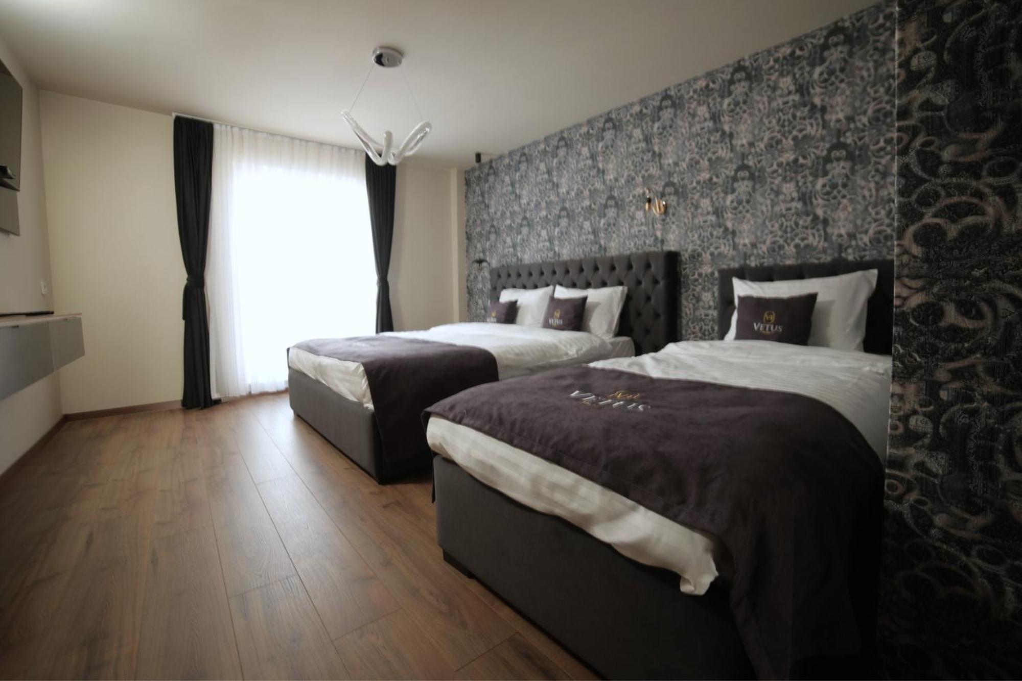 Vetus Hotel Pristina Exteriör bild