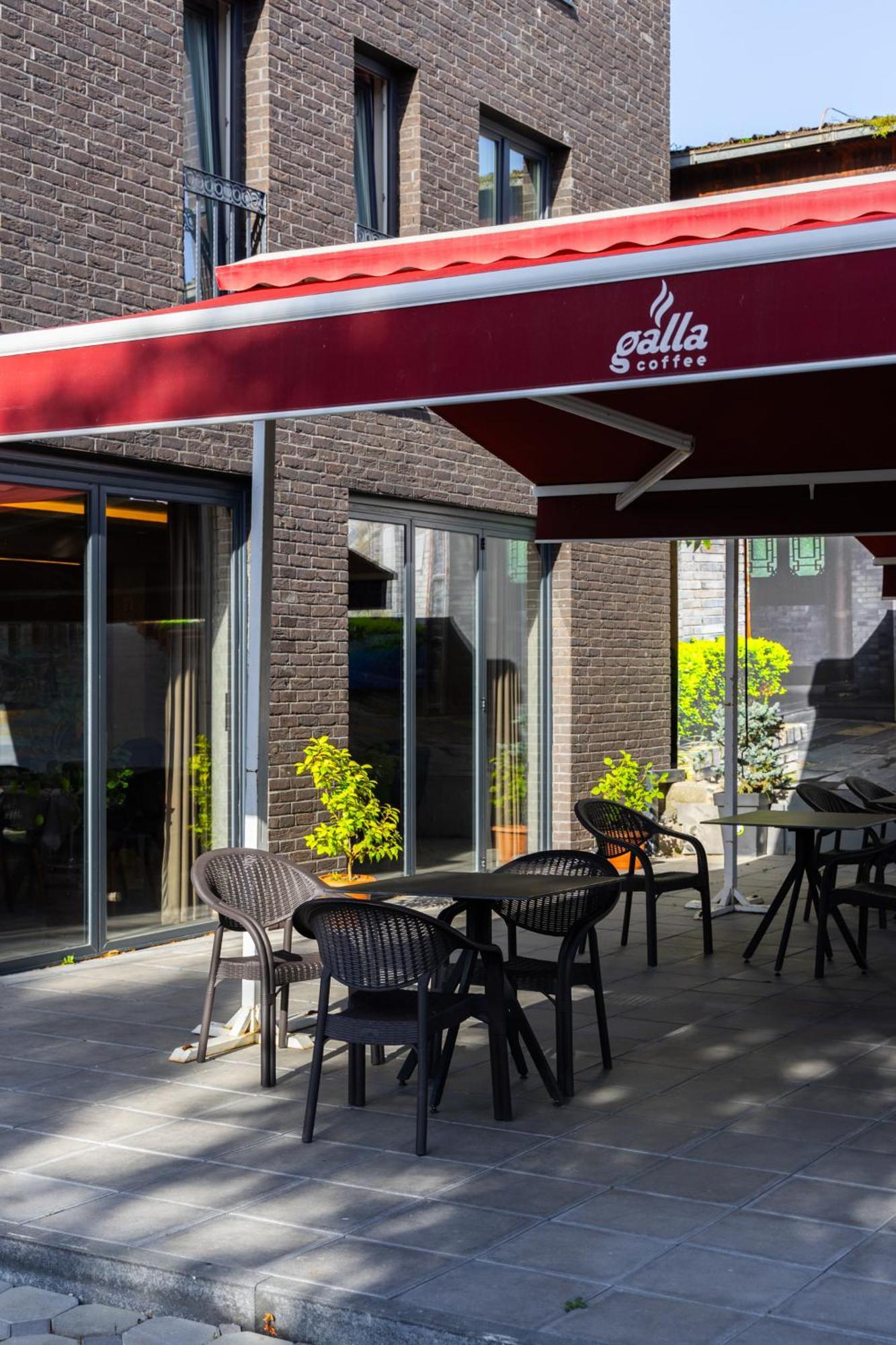 Vetus Hotel Pristina Exteriör bild