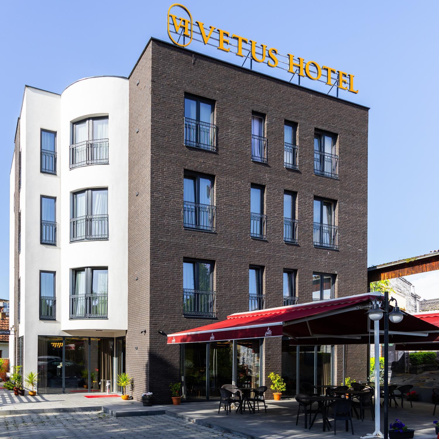 Vetus Hotel Pristina Exteriör bild