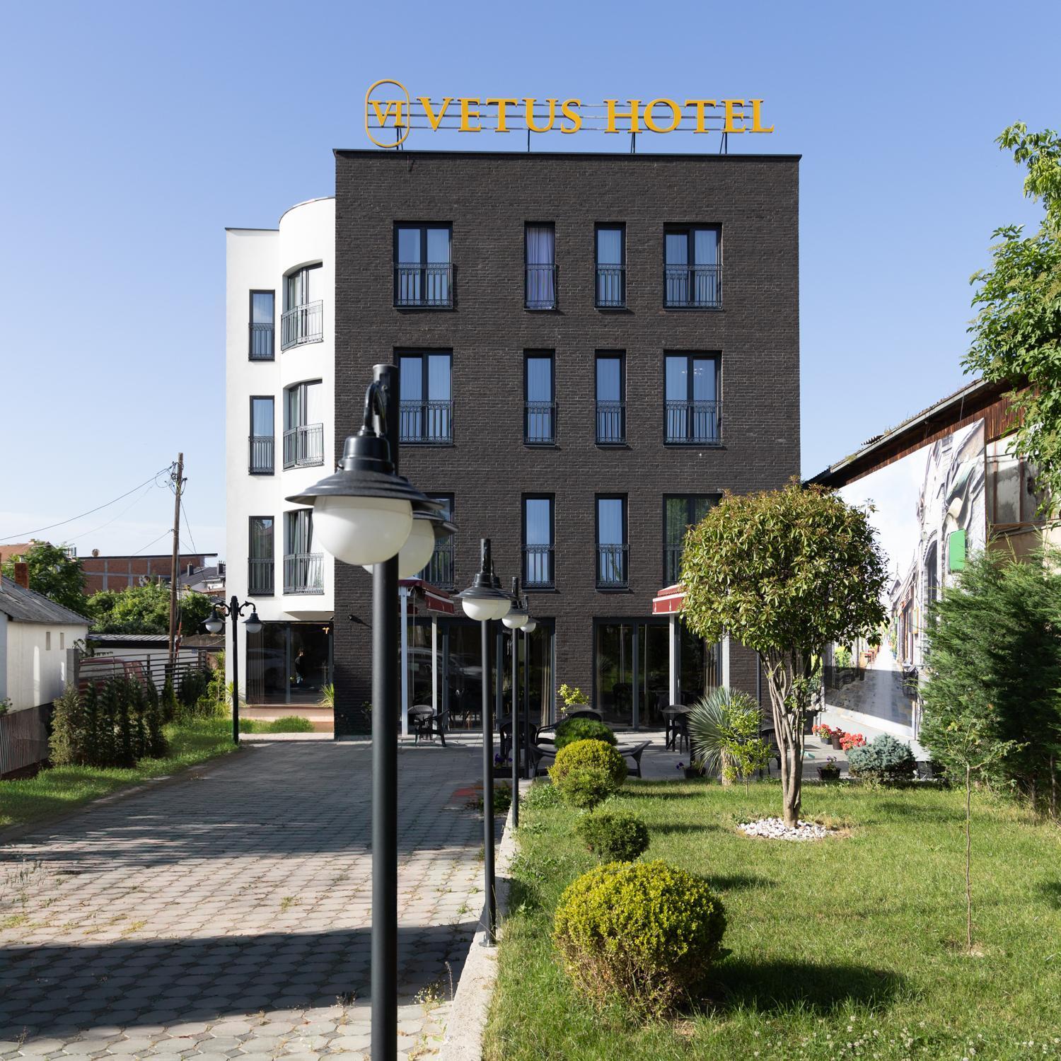 Vetus Hotel Pristina Exteriör bild
