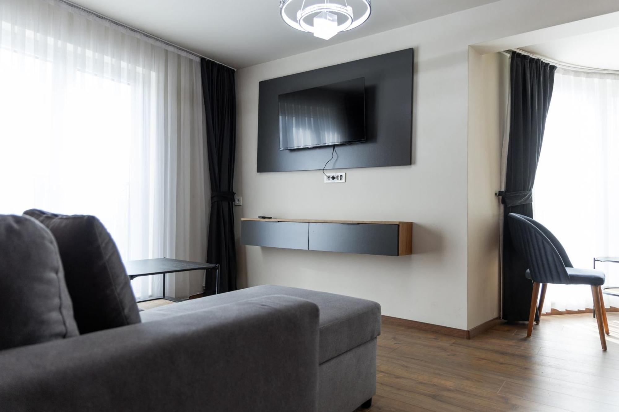 Vetus Hotel Pristina Exteriör bild