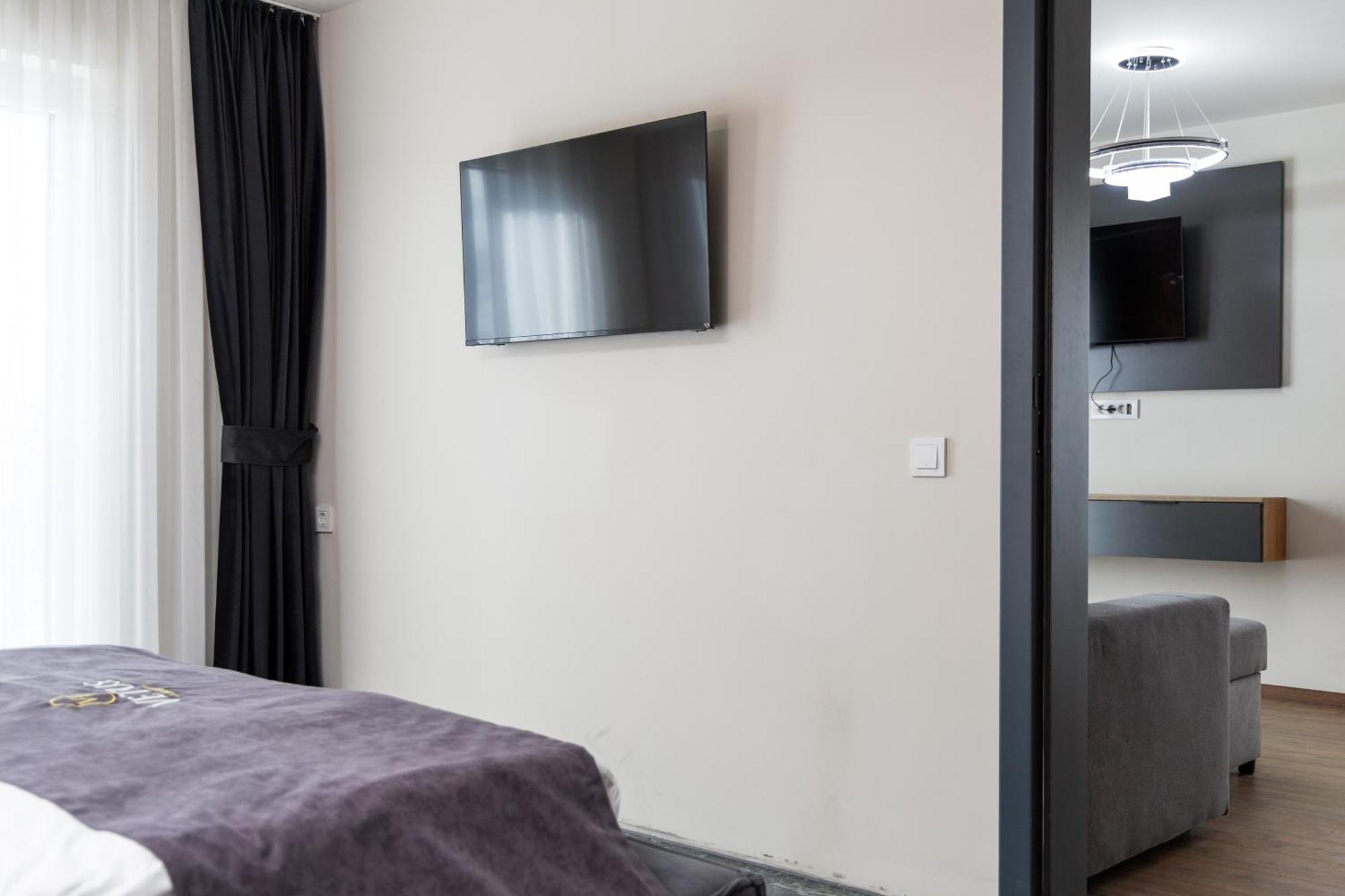 Vetus Hotel Pristina Exteriör bild