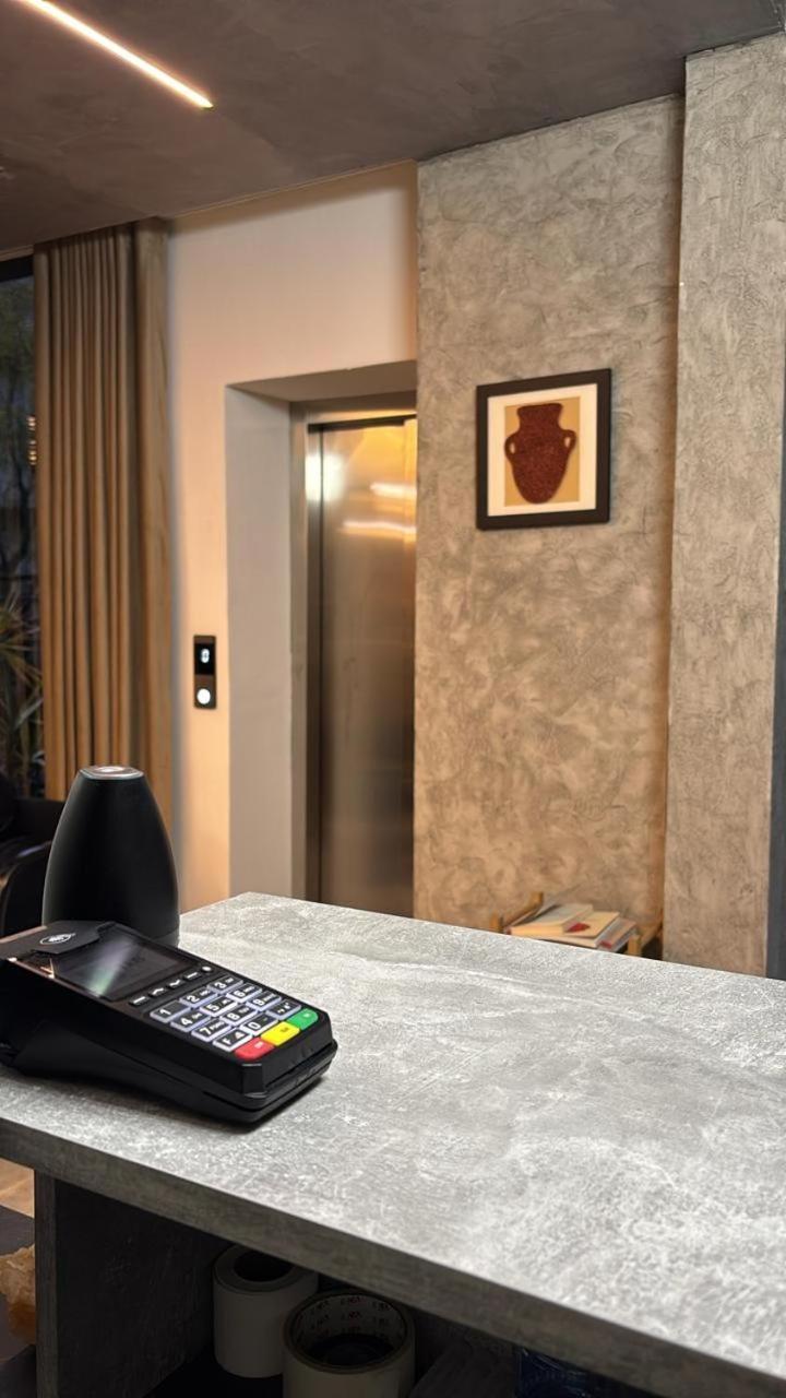 Vetus Hotel Pristina Exteriör bild
